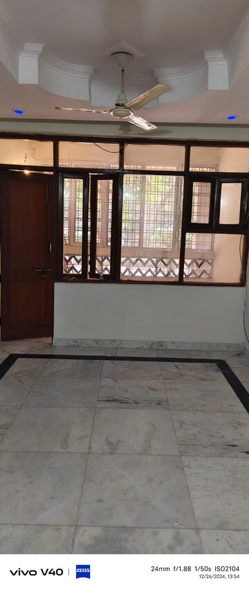 Room in 3 BHK Apartment at Sector 6, Dwarka – for Rent
