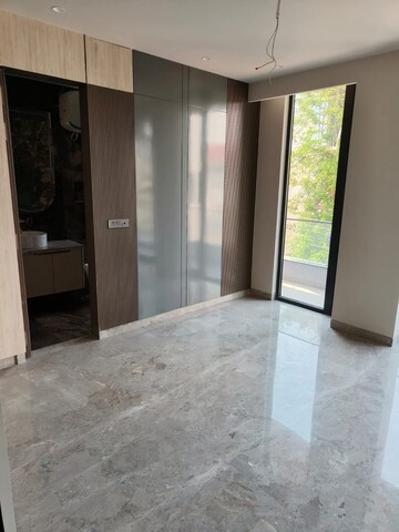 Room in 3 BHK Builder Floor at Ansal Sushant Lok I, Sector 43 – for Rent