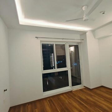 Room in 3 BHK Apartment at Mahindra Luminare, Sector 59 – for Rent
