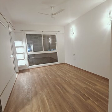 Room in 3 BHK Apartment at Mahindra Luminare, Sector 59 – for Rent