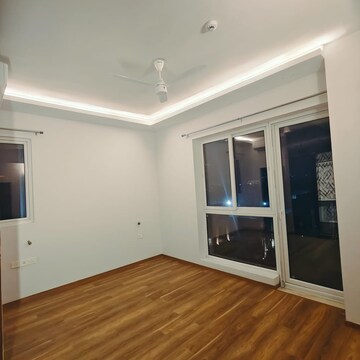 Room in 3 BHK Apartment at Mahindra Luminare, Sector 59 – for Rent