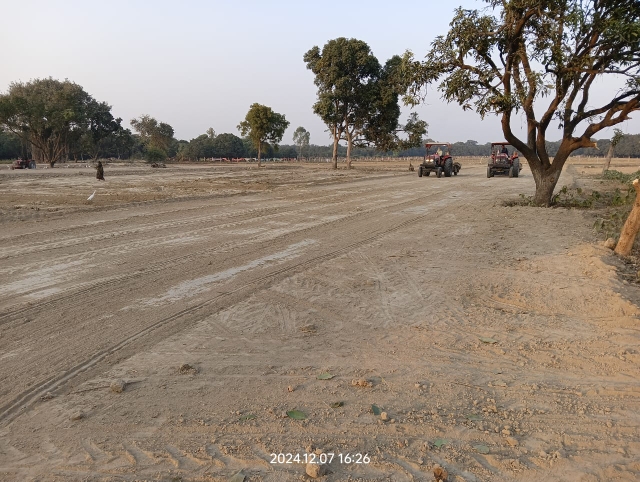 Plot For Sale in Mohan Defence Enclave