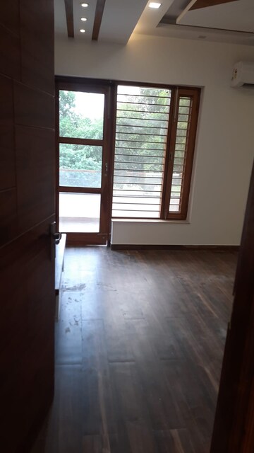 Room in 3 BHK Builder Floor at BP Homes, Sector 85 – for Rent