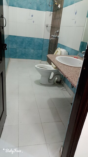Bathroom in 3 BHK Apartment at Pioneer Park Phase 1, Sector 61 – for Rent