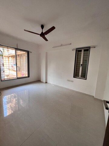 Room in 2 BHK Apartment at Bajaj Emerald, Andheri East – for Rent