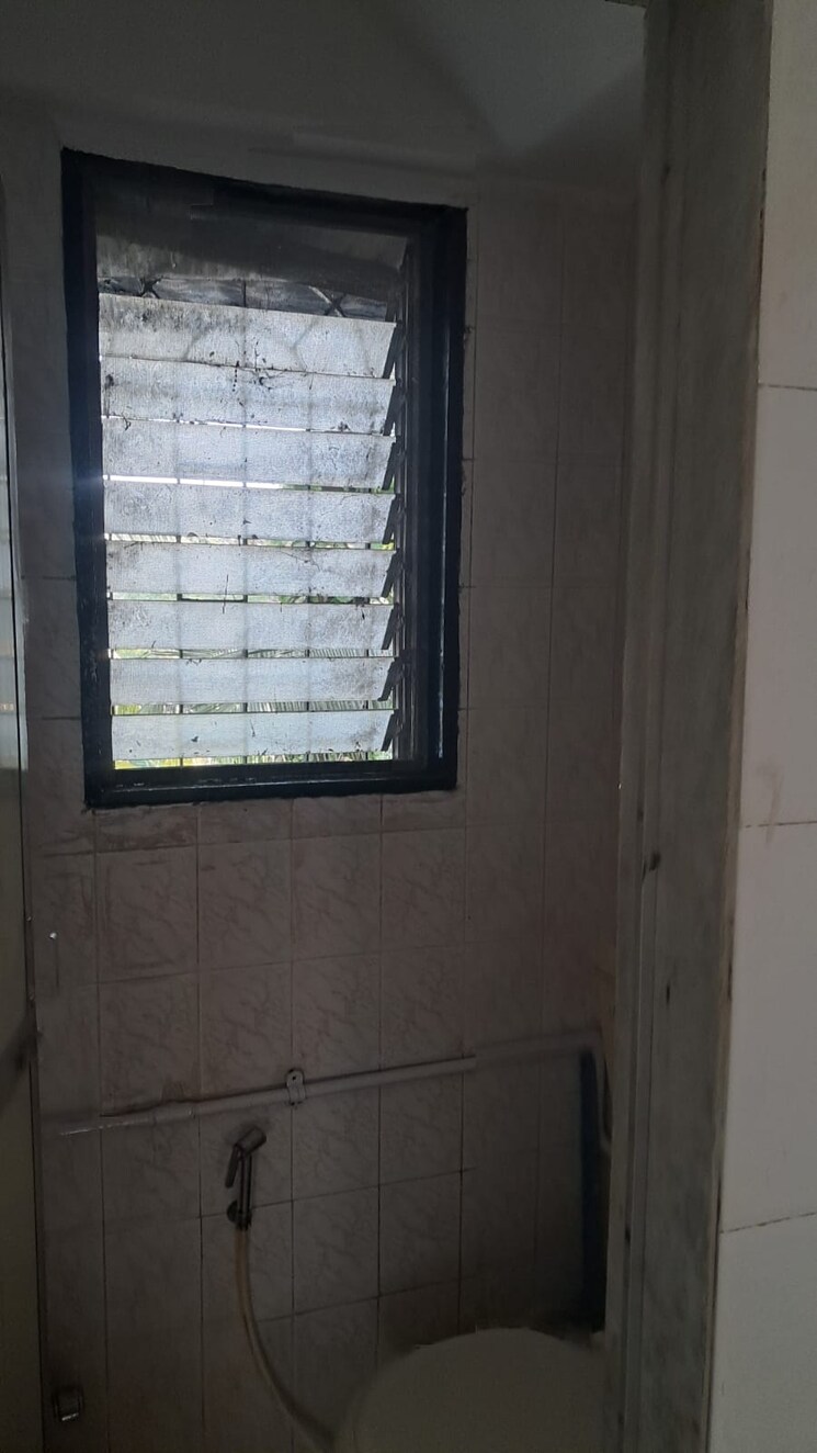 Bathroom, shree-dattaguru-chs-chembur 2 Bedroom 850 Sq.Ft. Apartment In Chembur Mumbai 8002245