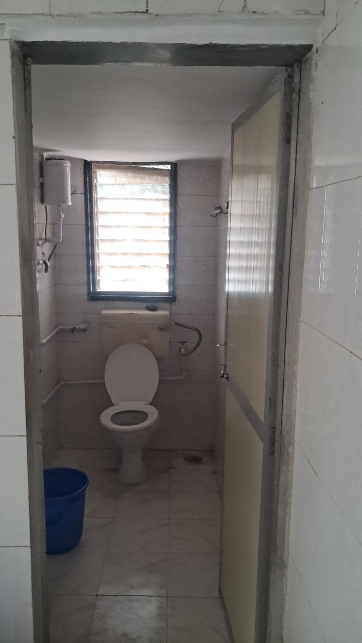Bathroom, shree-dattaguru-chs-chembur 2 Bedroom 850 Sq.Ft. Apartment In Chembur Mumbai 8002245