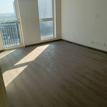 Room in 3 BHK Apartment at Orchid Petals, Sector 49 – for Rent