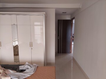 Room in 2 BHK Apartment at Bandra West – for Rent