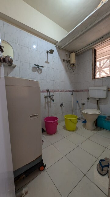 Team Area in 1 BHK Apartment at Summit Apartment, Goregaon East – for Sale