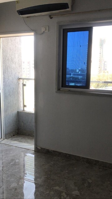 Room in 2 BHK Apartment at Bandra West – for Rent