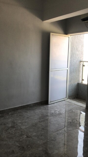Room in 2 BHK Apartment at Bandra West – for Rent