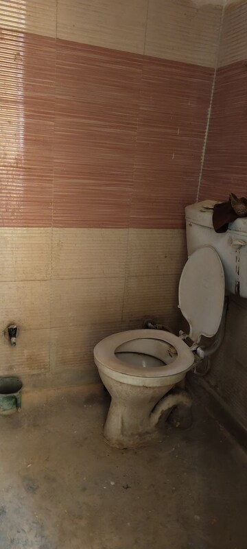 Bathroom in 1 RK Apartment at Sant Nagar – for Rent