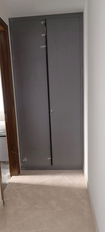 Building Lobby in 3 BHK Builder Floor at Ansal Sushant Lok I, Sector 43 – for Rent