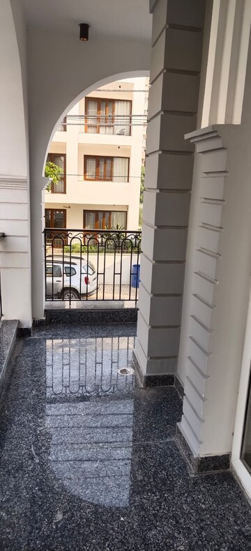 Balcony in 3 BHK Builder Floor at Ansal Sushant Lok I, Sector 43 – for Rent