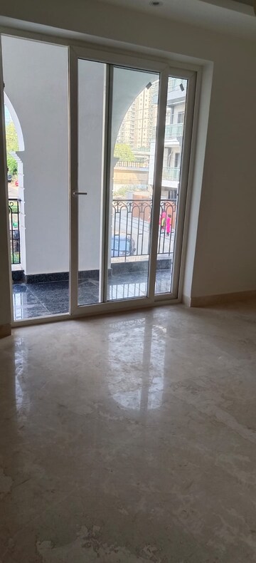 Room in 3 BHK Builder Floor at Ansal Sushant Lok I, Sector 43 – for Rent