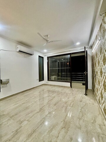 Room in 3 BHK Builder Floor at Empire Floors, Sector 57 – for Sale