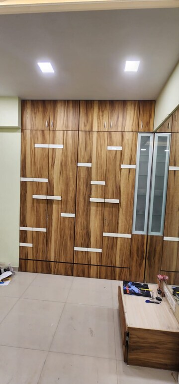 Furnished Amenities in 2 BHK Apartment at Viviana Mall, Eastern Express Highway – for Rent