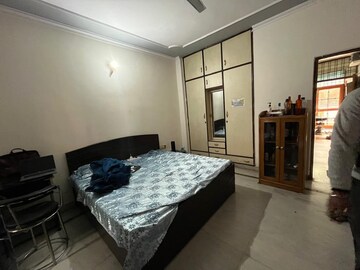 Bedroom in 2 BHK Apartment at Sector 30 – for Rent