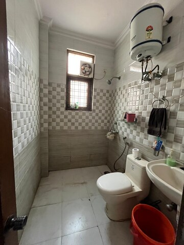 Attached Bathroom in 2 BHK Apartment at Sector 30 – for Rent