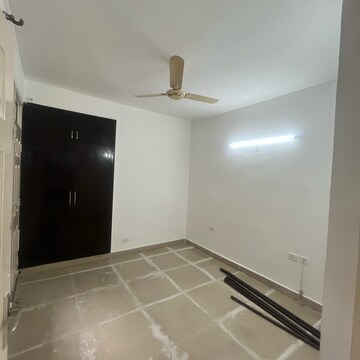 Room in 2 BHK Apartment at Supertech Crown Town, Sector 74 – for Rent