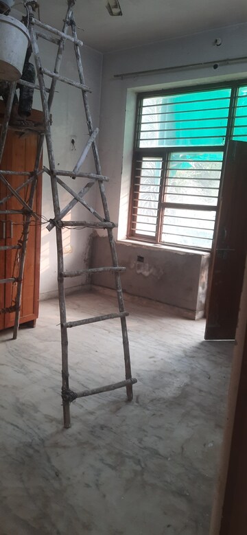 Staircase in 4 BHK Independent House at RWA Apartments Sector 47, Sector 47 – for Rent
