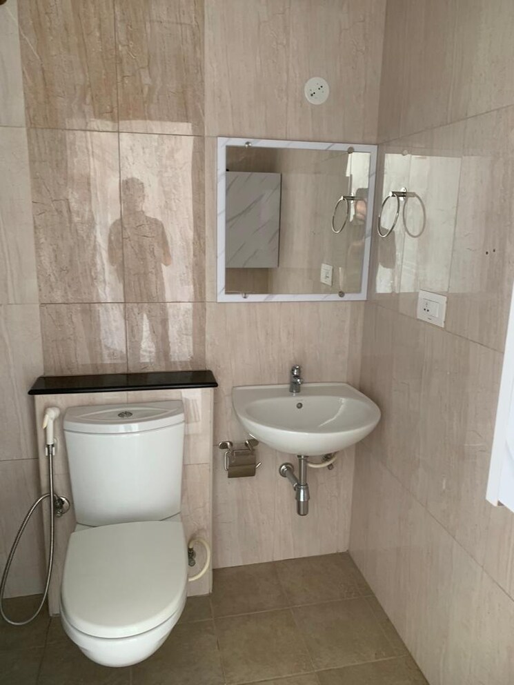 Bathroom, mantri-lithos 3 Bedroom 1920 Sq.Ft. Apartment In Thanisandra Bangalore 8002373