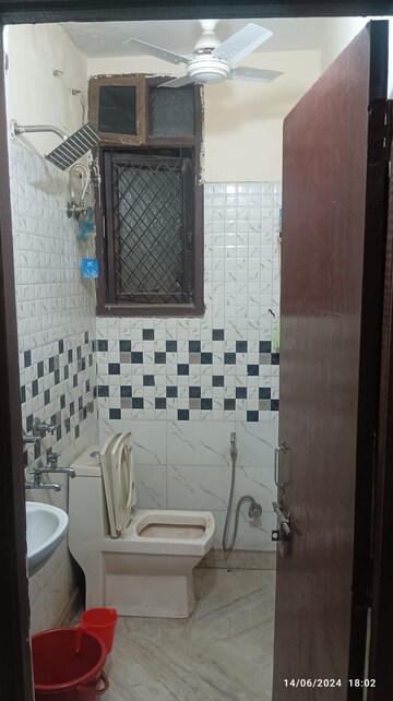 Bathroom in 1 BHK Builder Floor at Adchini – for Rent
