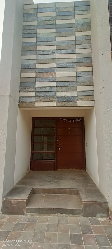 Room in 4 BHK Independent House at Shantipura – for Sale