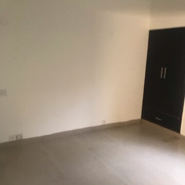 Room in 3 BHK Apartment at Spaze Privy, Sector 72 – for Rent