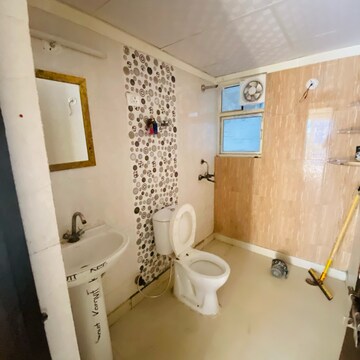 Bathroom in 2.5 BHK Apartment at Aims Golf Avenue II, Sector 75 – for Rent