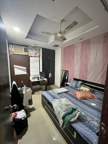 Master Bedroom in 3 BHK Apartment at Saba Apartments, Sector 44 – for Rent