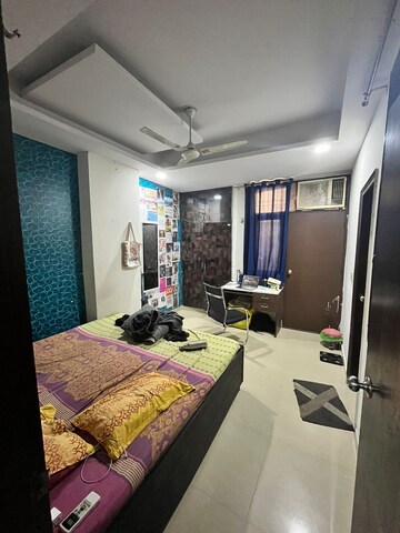 Bedroom in 3 BHK Apartment at Saba Apartments, Sector 44 – for Rent