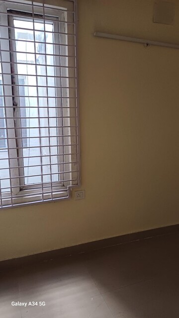 Room in 3.5 BHK Apartment at Orchid Island, Sector 51 – for Rent