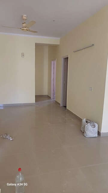 Room in 3.5 BHK Apartment at Orchid Island, Sector 51 – for Rent