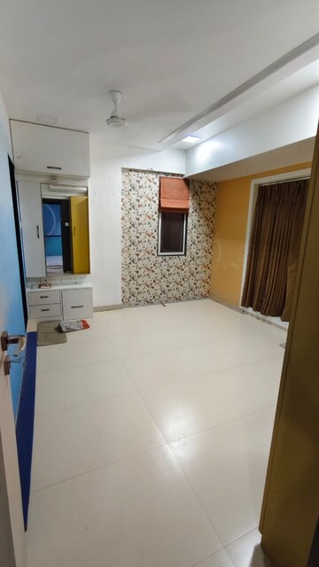 Bedroom in 2 BHK Apartment at Kalpataru Paramount, Kapur Bawdi – for Rent