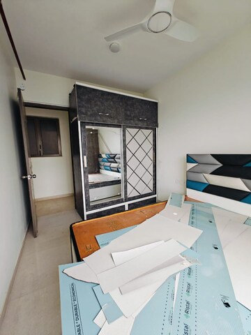 Master Bedroom in 2 BHK Apartment at Kalpataru Paramount, Kapur Bawdi – for Rent