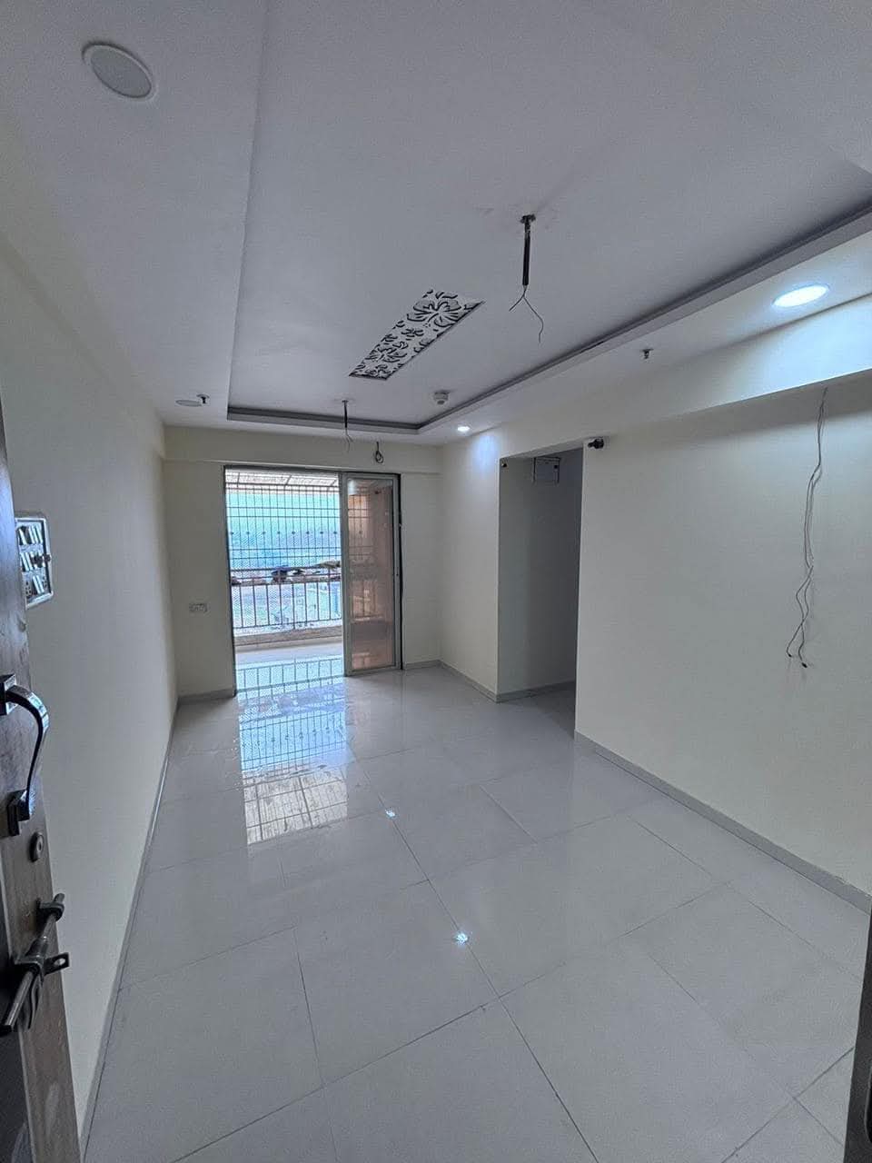 1 BHK Apartment For Sale in Royce Paradise