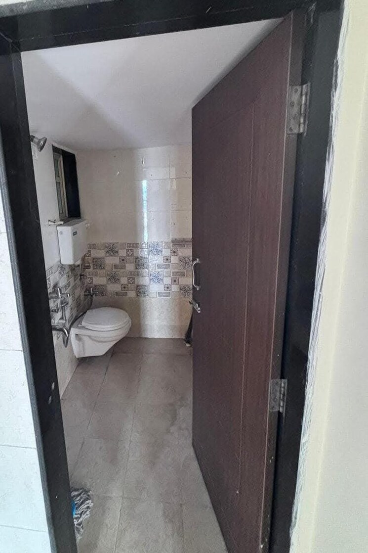 Bathroom, royce-paradise 1 Bedroom 630 Sq.Ft. Apartment In Kalyan West Thane 8002941