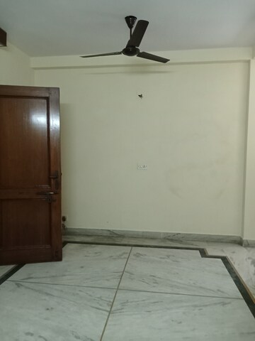 Master Bedroom in 2 BHK Builder Floor at Safdarjang Enclave – for Rent