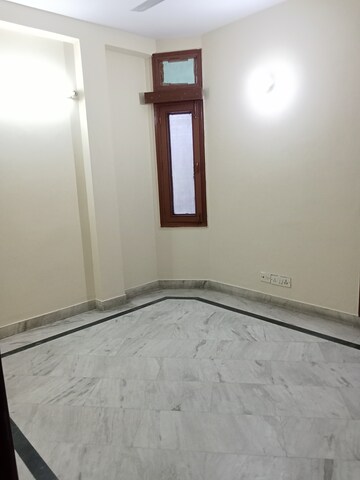 Room in 2 BHK Builder Floor at Safdarjang Enclave – for Rent