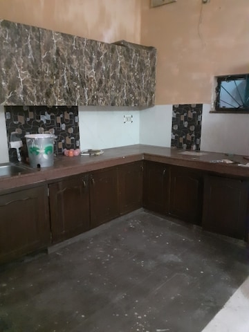 Kitchen in 2.5 BHK Builder Floor at Sector 28 – for Rent