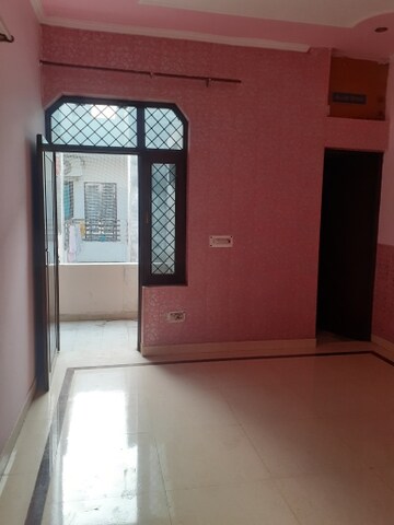 Room in 2.5 BHK Builder Floor at Sector 28 – for Rent