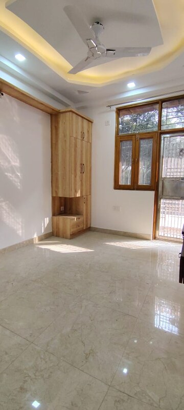 Room in 3 BHK Builder Floor at Vasundhara Sector 1 – for Sale