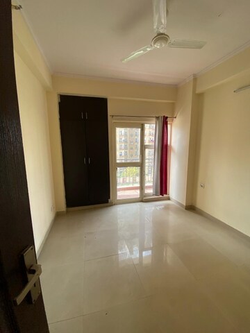 Room in 3 BHK Apartment at Gardenia Golf City, Sector 75 – for Sale