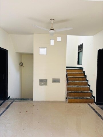 Room in 4 BHK Villa at Sector 23 – for Rent