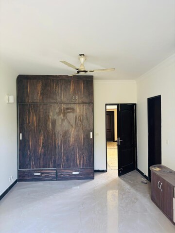 Master Bedroom in 4 BHK Villa at Sector 23 – for Rent