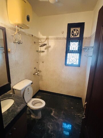 Master Bedroom in 4 BHK Villa at Sector 23 – for Rent