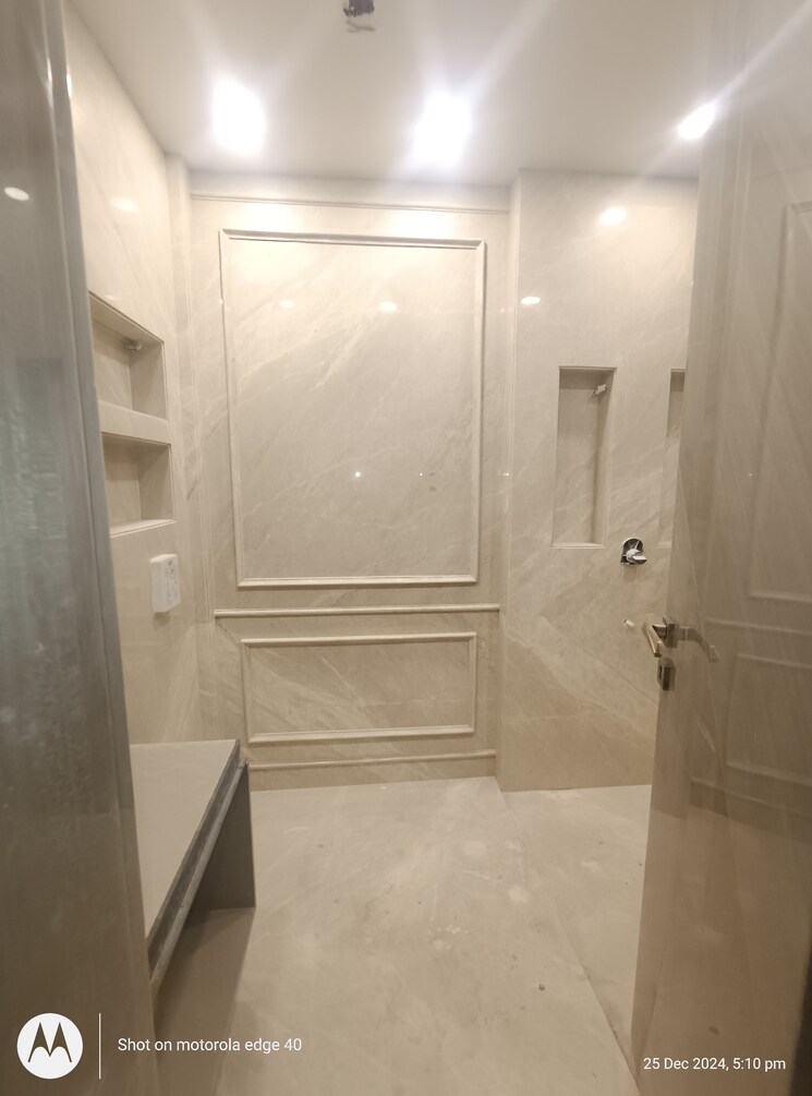 Bathroom, sarvapriya vihar 3.5 Bedroom 233 Sq.Yd. Builder Floor In Sarvapriya Vihar Delhi 8003009