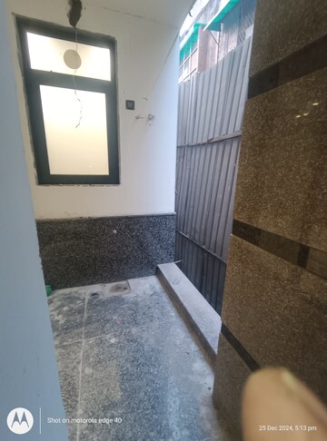 Furnished Amenities in 3.5 BHK Builder Floor at Sarvapriya Vihar – for Sale